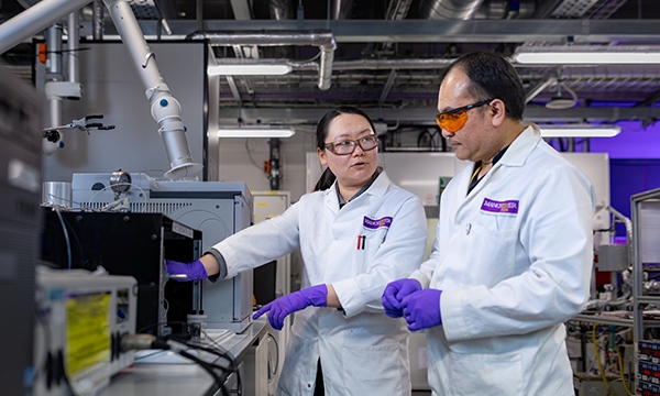 Hydrogen tank and storage containers icon.